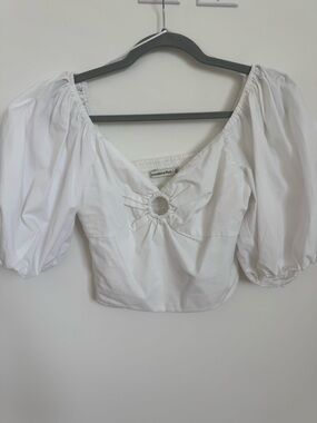 Abercrombie & Fitch White Puff-Sleeve Crop Top with Ring Accent